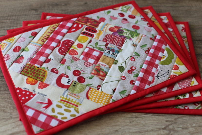 Salvamanteles patchwork rojo