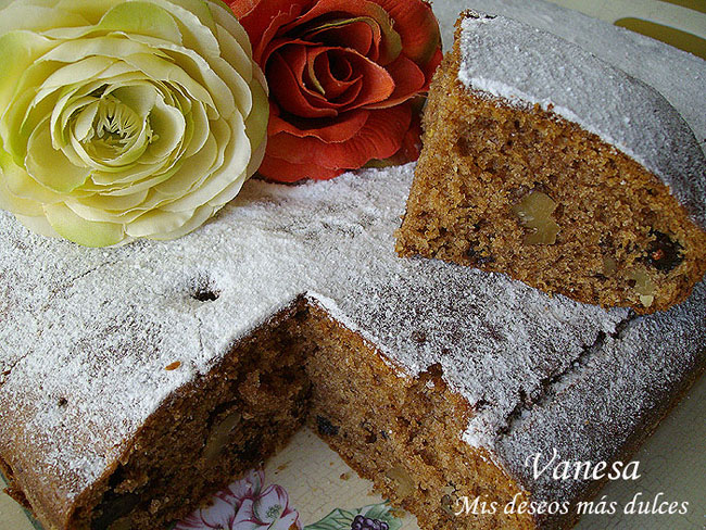 Bizcocho de leche con pasas y nueces