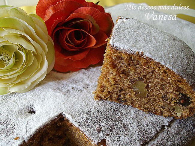 Bizcocho de leche con pasas y nueces