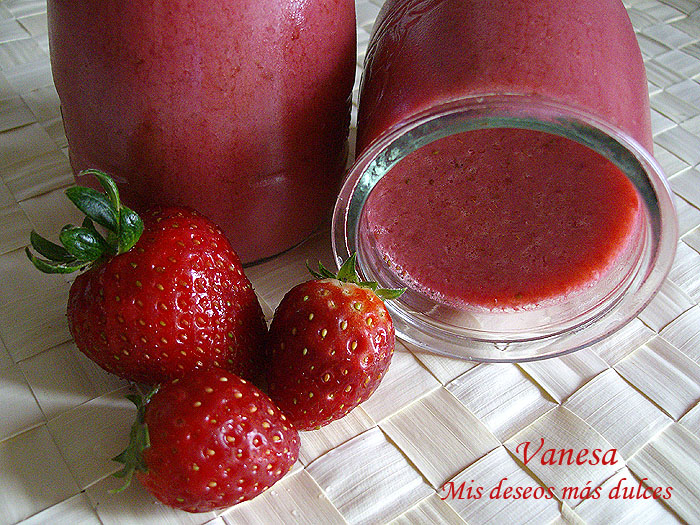 Vasitos de cherry y fresa