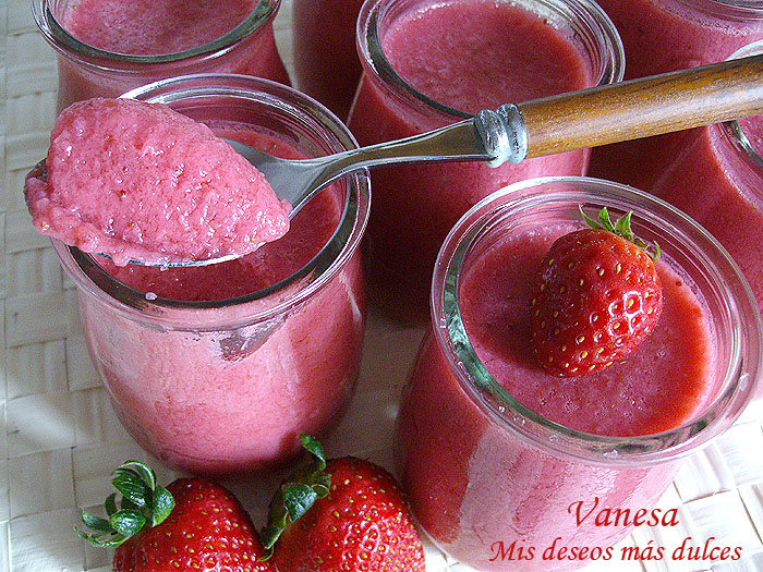 Vasitos de cherry y fresa