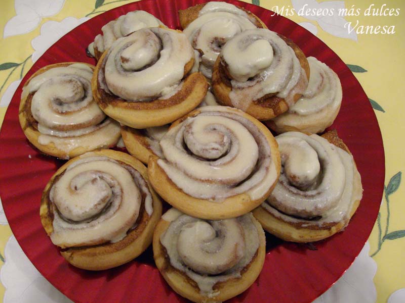 Rollos de canela (Cinnamon rolls)