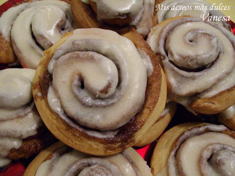 Rollos de canela (Cinnamon rolls)