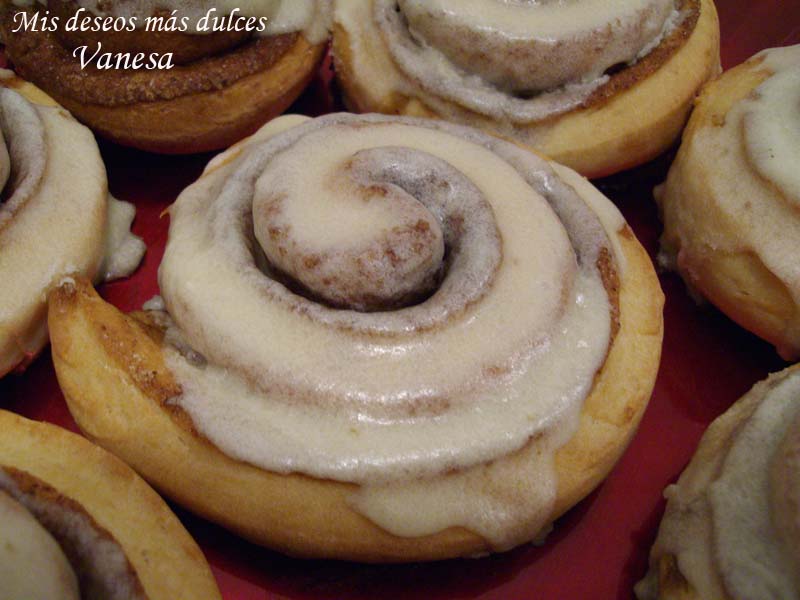 Rollos de canela (Cinnamon rolls)