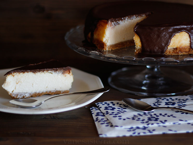 Tarta de queso con cobertura de chocolate
