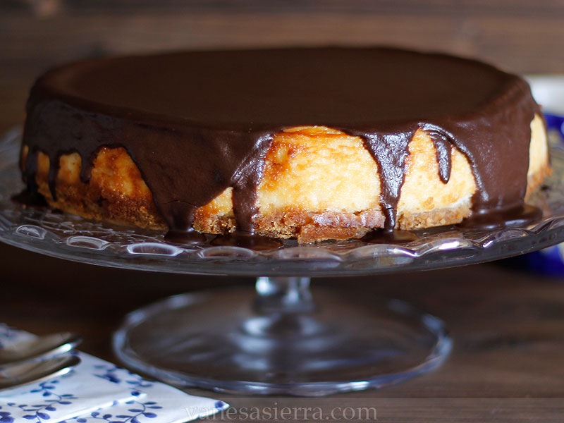 Tarta de queso con cobertura de chocolate