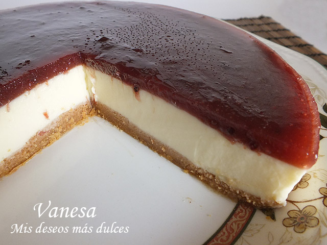 Tarta de queso y frutas del bosque