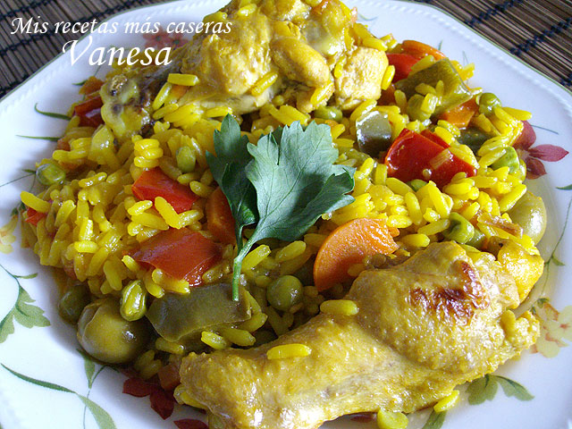 Arroz amarillo con jamoncitos de pollo