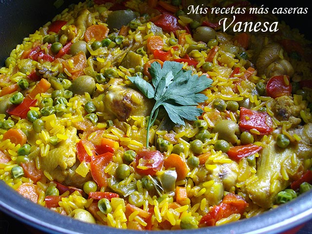 Arroz amarillo con jamoncitos de pollo
