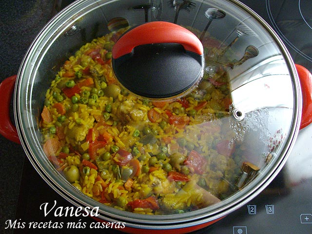 Arroz amarillo con jamoncitos de pollo