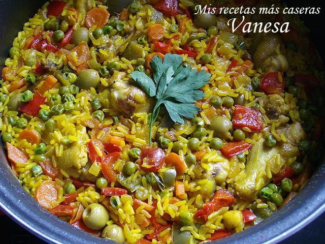 Arroz amarillo con jamoncitos de pollo