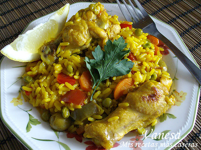 Arroz amarillo con jamoncitos de pollo