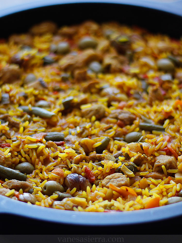 Arroz con carne y castañas asadas