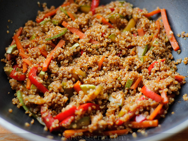 Quinoa con verduras y salsa de soja