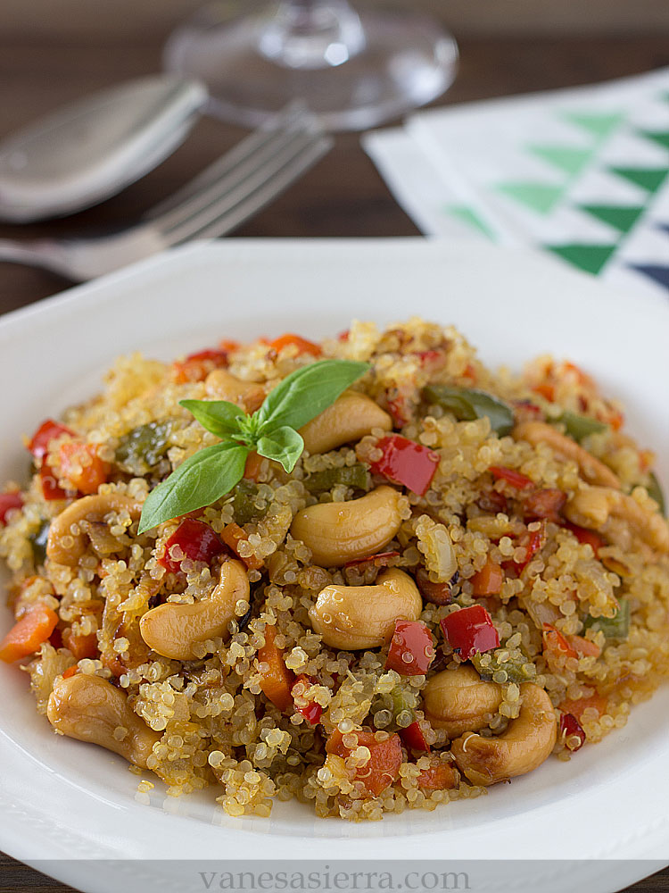 Quinoa con verduras y anacardos