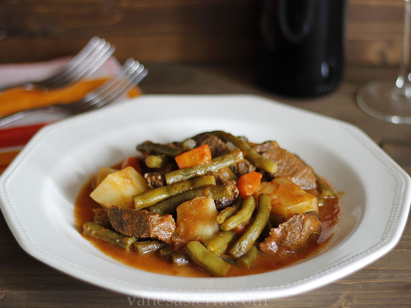 Papas con carne y habichuelas