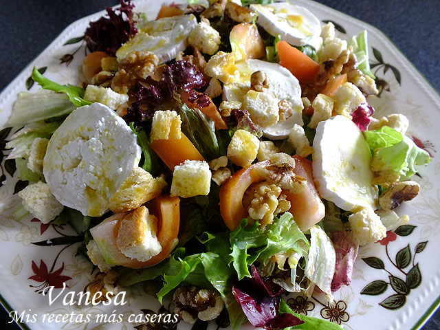 Ensalada con queso de cabra y tomate