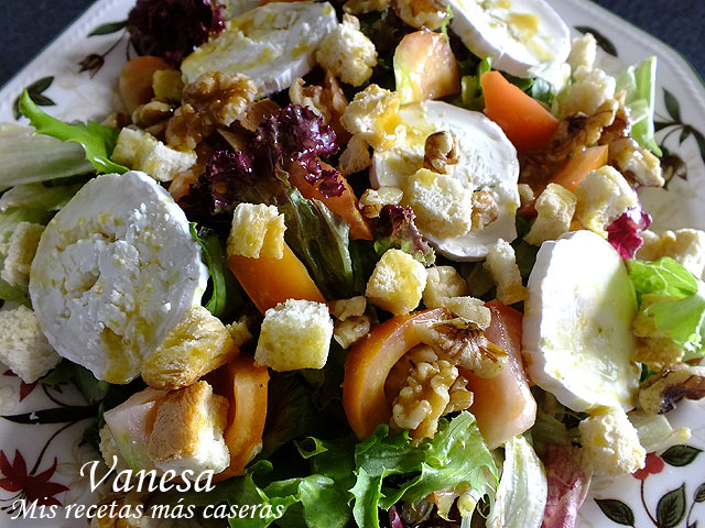Ensalada con queso de cabra y tomate