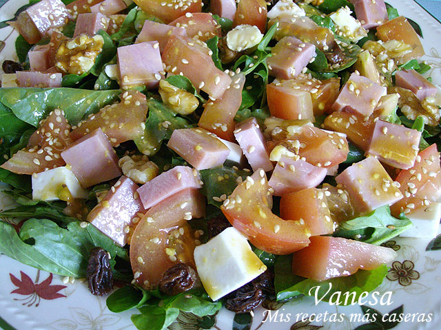 Ensalada de berros con queso blanco y jamón