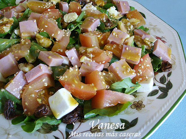 Ensalada de berros con queso blanco y jamón