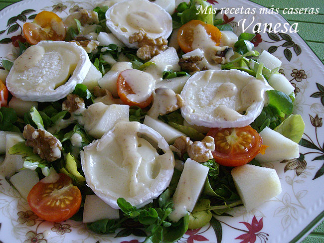 Ensalada de berros con queso de cabra y pera