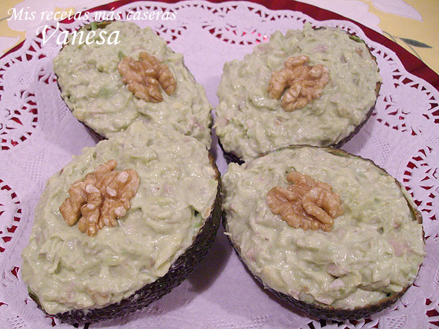 Aguacates rellenos de pollo