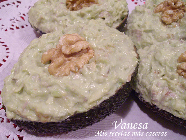 Aguacates rellenos de pollo