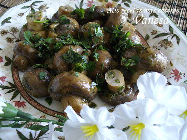 Champiñones en salsa
