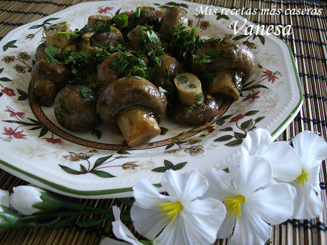Champiñones en salsa