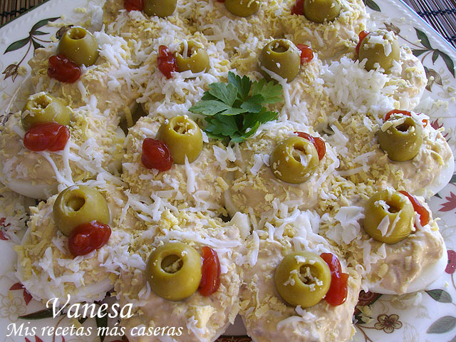 Huevos rellenos de atún