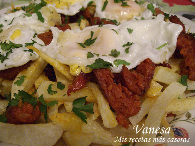 Huevos estrellados o huevos al estampido o huevos rotos