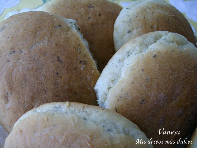 Panecillos de cebolla, ajo y perejil