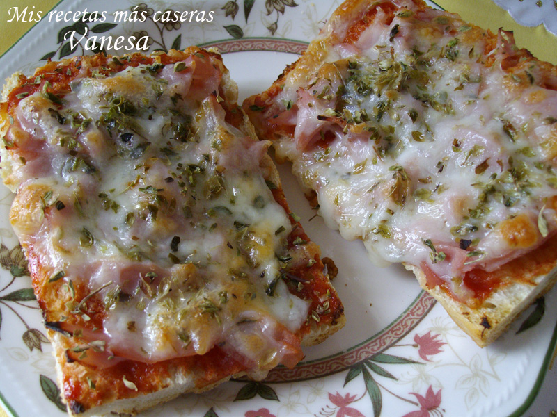 Pan-pizza de jamón, queso y tomate (Paninis)