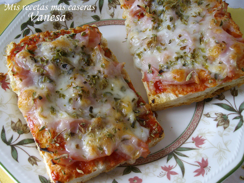 Pan-pizza de jamón, queso y tomate (Paninis)