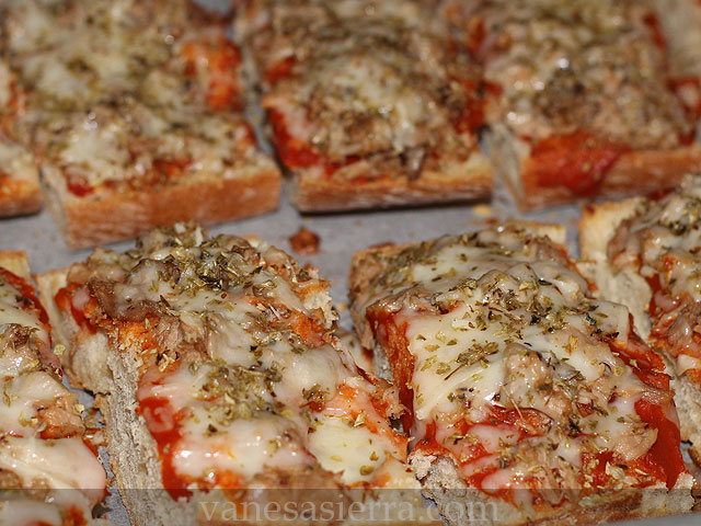 Pan-pizza de atún (Paninis)