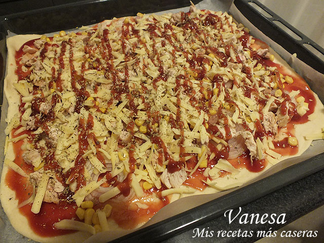 Pizza de pollo y barbacoa