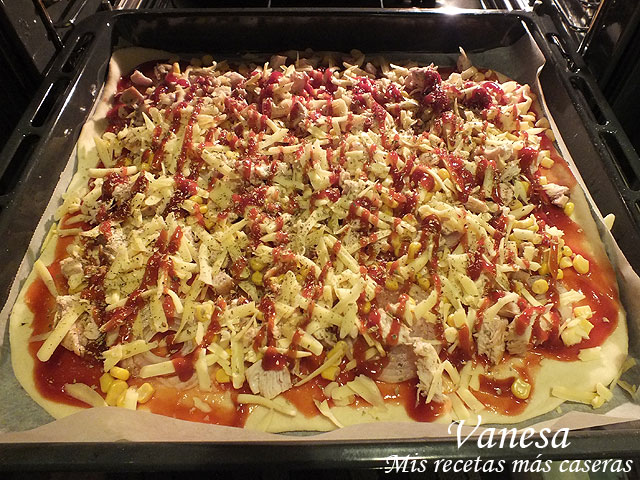 Pizza de pollo y barbacoa