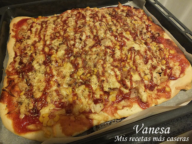 Pizza de pollo y barbacoa