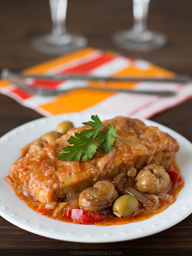 Fogonero encebollado con castañas asadas